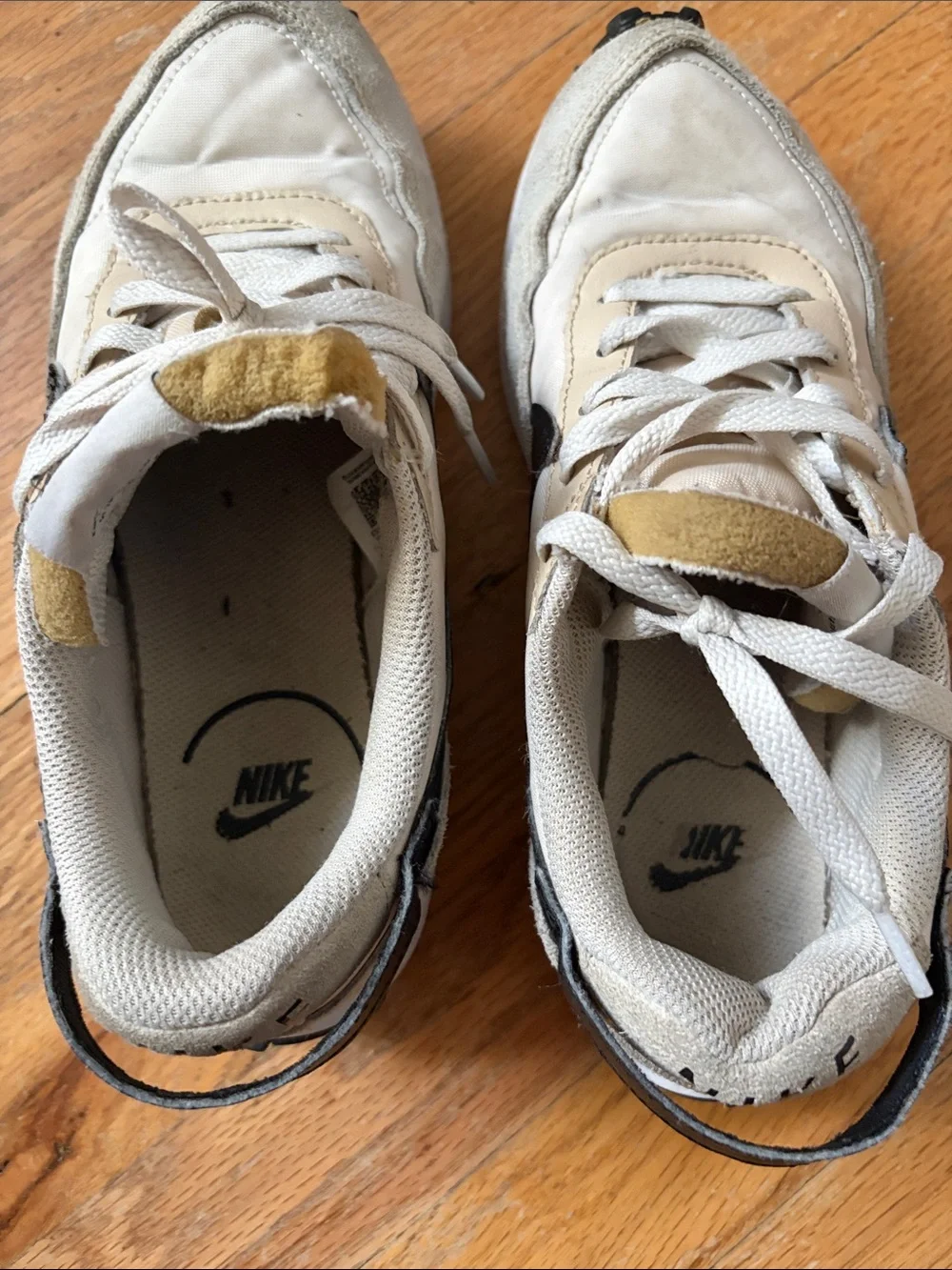 nike womens waffle debut sz 7 beige black white